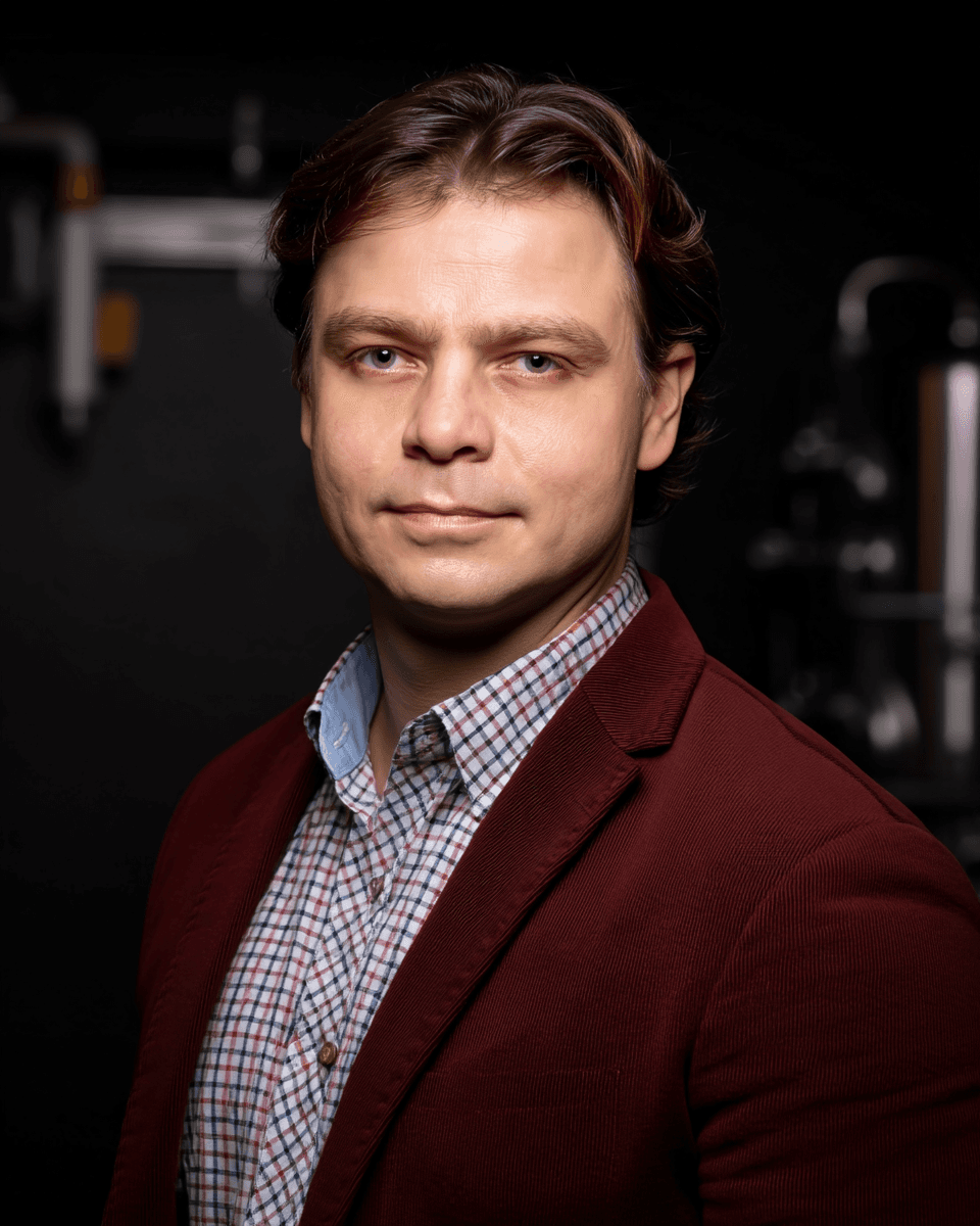 Editorial portrait placeholder for Peter Gipters in an industrial recruitment context